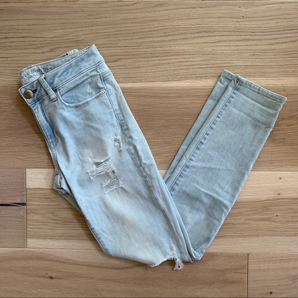 AEO Distressed Skinny Jeans Lightwash